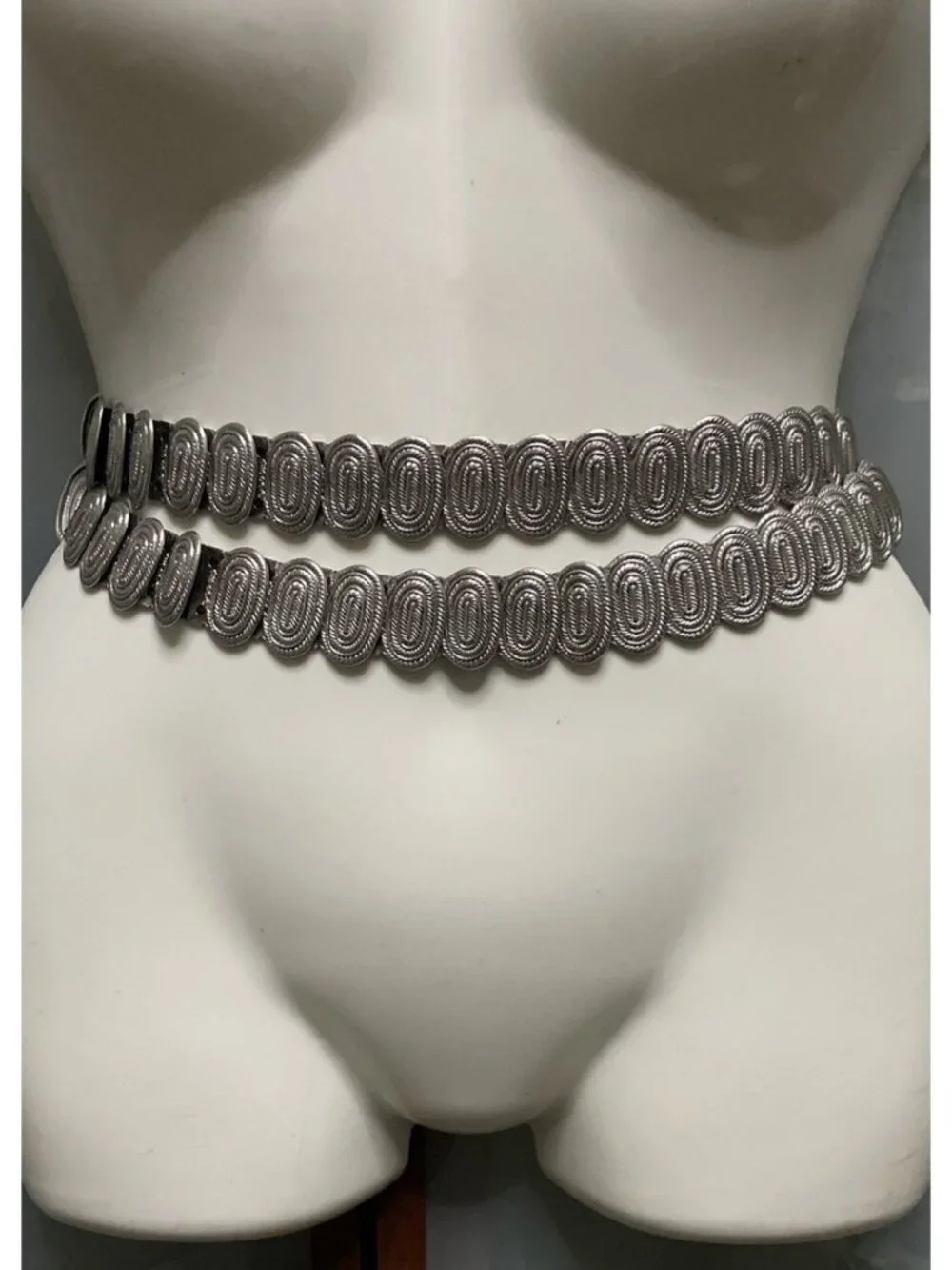 Vintage Silver Tone 49” Metal Oval Concho Medallion Stretch Elastic Waist Belt